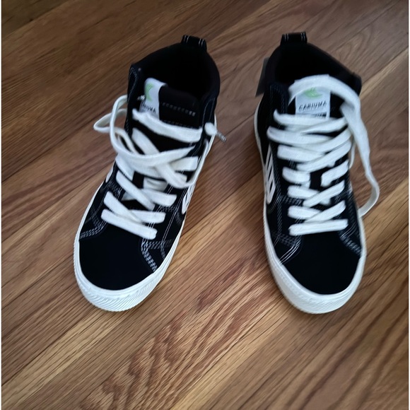 Cariuma canvas size 5.5 high top sneaker - Picture 3 of 6